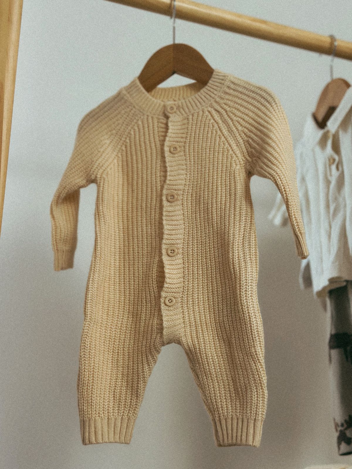 Strikkedressen som venter på babyen